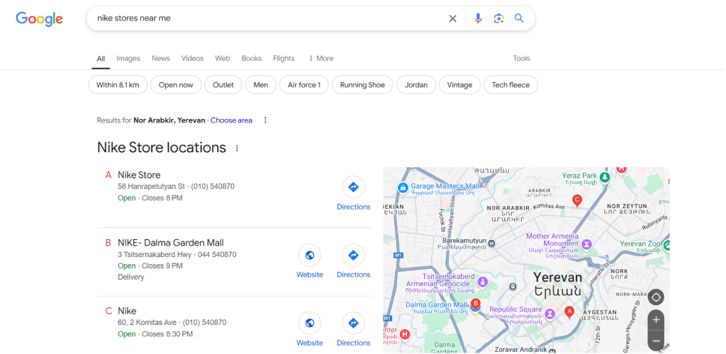 Navigational keyword example showing a search for 'Nike store near me' and user intent.