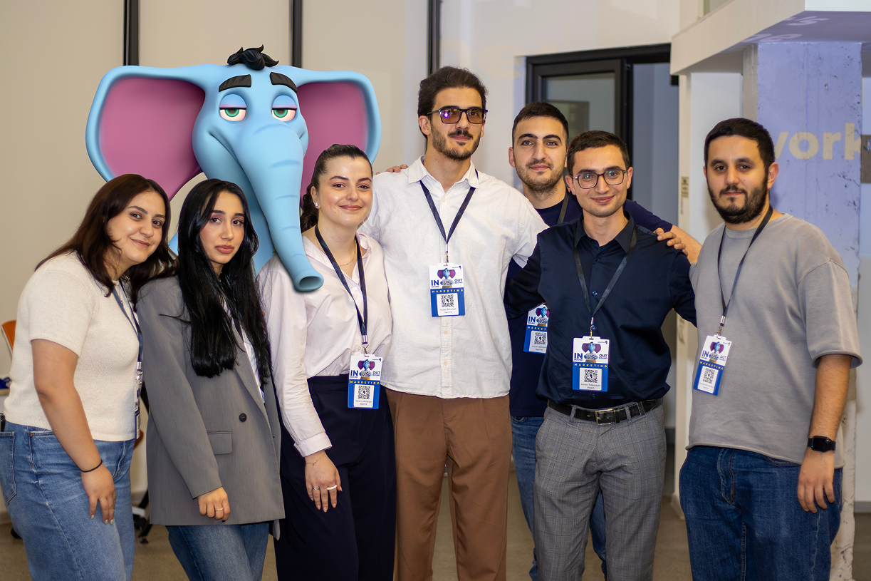 Ninty and attendees of inbound vs outbound marketing seminar held at SayNine